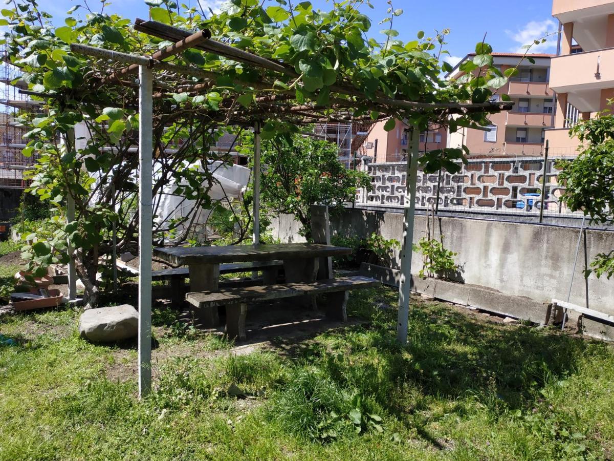Casa Marina Apartment Verbania Bagian luar foto